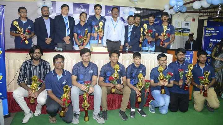 జెఈఈ మెయిన్ 2026లో అత్యుత్తమ ప్రతిభ కనబరిచిన ఆకాష్ ఇనిస్టిట్యూట్ తెలంగాణ