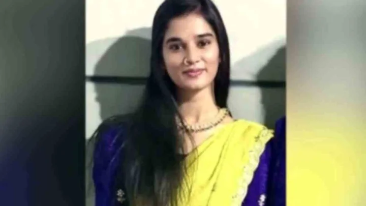 యూట్యూబర్ కోమలి ఆత్మహత్య.. ఇంట్లో ఫ్యాన్‌కు ఉరివేసుకుని..