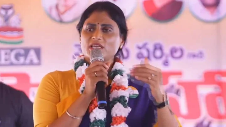 మీరిచ్చే బోడి 25వేల కోసం మూడో బిడ్డను కనాలా?: సీఎం చంద్రబాబుకి షర్మిల ప్రశ్నలు