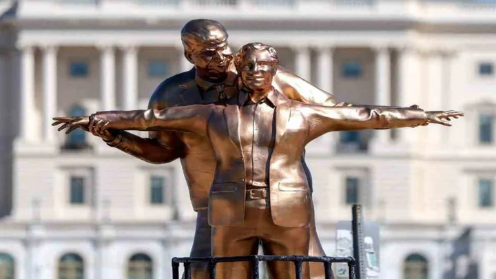 Titanic pose: జాక్, రోజ్‌లా టైటానిక్ ఫోజు ఇచ్చిన ట్రంప్ ఎఫ్‌స్టీన్.. Epstein Files సంగతి ఏంటి? (video)