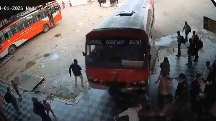 તેલંગાણામાં ભયાનક અકસ્માત: બસે એક પછી એક અનેક વાહનોને ટક્કર મારી, હોટલમાં ઘૂસી; 50થી વધુ લોકો ઘાયલ