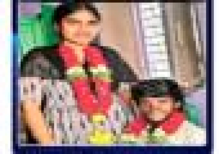హృద్యమైన ప్రేమకథ.. ఎత్తు లేకపోతేనేం.. పర్లేదు వివాహం చేసుకున్న యువతి