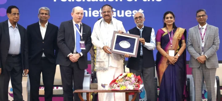 ఉచితాలు సరే... వాటి అమలుకు నిధులు ఎలా? వెంకయ్య నాయుడు ప్రశ్న
