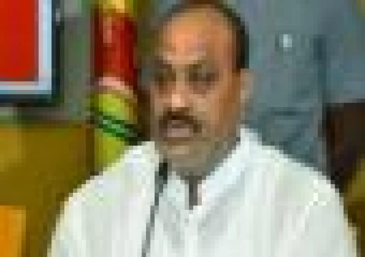 తండ్రి శవాన్ని పక్కనబెట్టుకుని సంతకాలు సేకరించిన జగన్ : మంత్రి అచ్చెన్నాయుడు