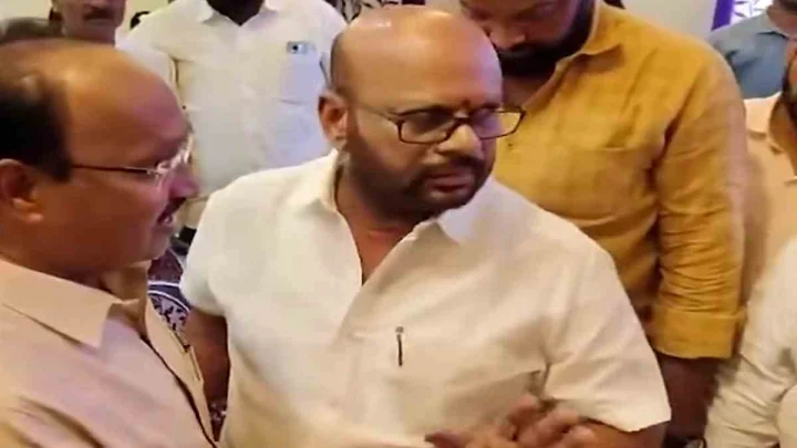 మరోసారి పిఠాపురంలో భగ్గుమన్న విభేదాలు-  ఫ్లెక్సీల వివాదం.. దొరబాబు వర్సెస్ వర్మ (video)