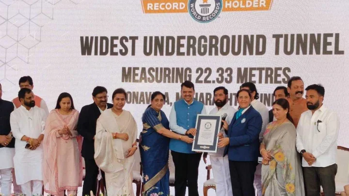 గిన్నిస్ గ్లోరీ చారిత్రాత్మక మిస్సింగ్ లింక్ ప్రాజెక్ట్ పూర్తి: నవయుగకు మహారాష్ట్ర సీఎం ఫడ్నవిస్ ప్రశంస