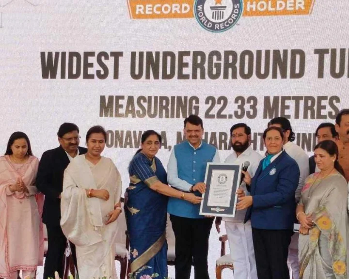 గిన్నిస్ గ్లోరీ చారిత్రాత్మక మిస్సింగ్ లింక్ ప్రాజెక్ట్ పూర్తి: నవయుగకు మహారాష్ట్ర సీఎం ఫడ్నవిస్ ప్రశంస