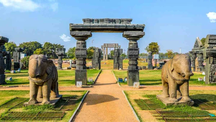వరంగల్ జిల్లాలో పురాతన ఆలయం కూల్చివేత.. ఖండించిన బీజేపీ