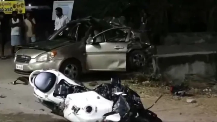 బైక్ రేసింగ్, 140 కి.మీ వేగంతో కారును ఢీకొట్టాడు, ఐదుగురు స్పాట్ డెడ్