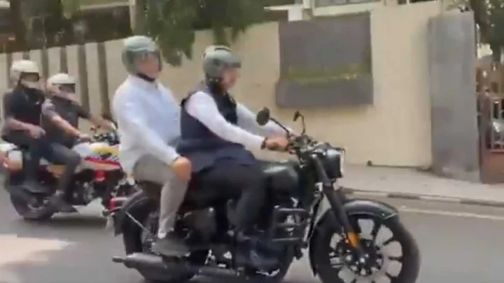 ప్రధాని ఇంధన పొదుపు పిలుపు: విధాన్ భవన్‌కి మోటాల్ సైకిల్ పైన వచ్చిన మహారాష్ట్ర సీఎం, వీడియో
