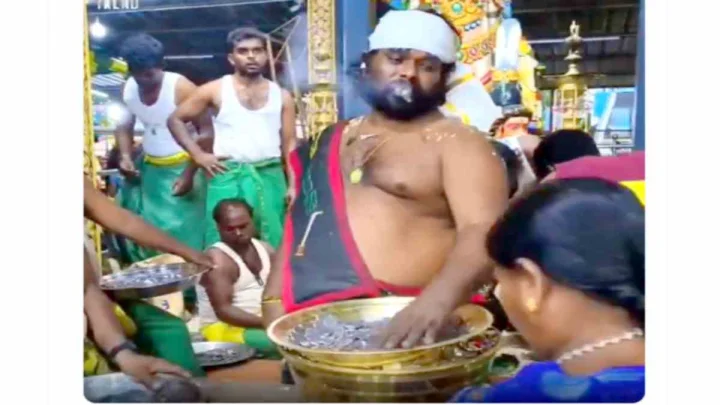 Tamil Nadu: కరుప్పుస్వామి ఆలయం... భక్తులకు ప్రసాదంగా నాణేలు.. వీడియో వైరల్