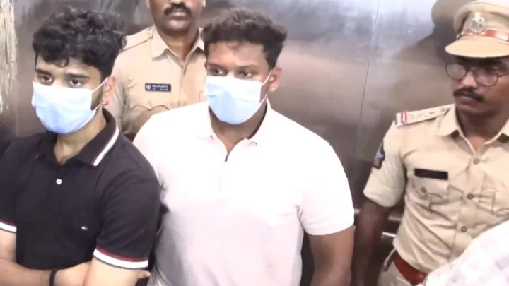 డ్రగ్స్, యువతి కోసమే విజయవాడలో యువకుల థార్ జీపులతో ఢీకొట్టుకున్నారట