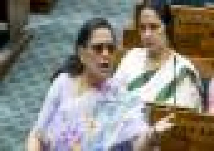 మమతా బెనర్జీకి షాకిచ్చిన బరాసత్ ఎంపీ... అన్ని పదవులకు రిజైన్