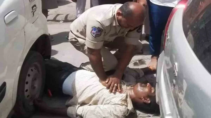 సమయస్ఫూర్తితో వ్యవహరించిన కానిస్టేబుల్.. కాంట్రాక్ట్ ఉద్యోగి సేఫ్