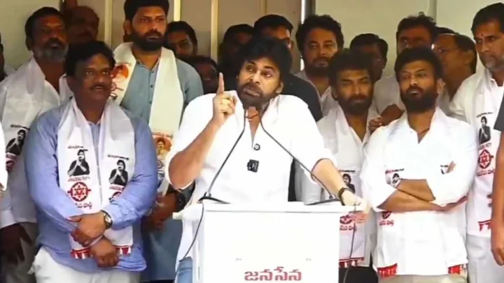 ఇంకెంత కాలం ఆంధ్రోళ్లు కారణం అంటారు, దేశంలో అంతా అలా అనుకుంటే?: పవన్ కల్యాణ్