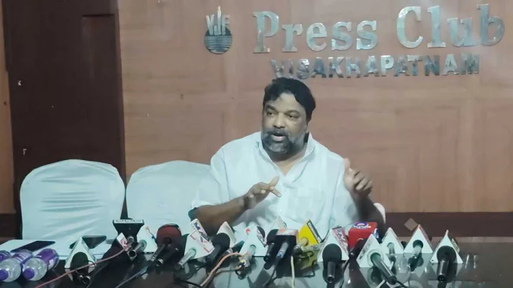 ఏదోరకంగా మెగాస్టార్ కుటుంబీకుల సినిమాలను ఆపాలని కక్ష కట్టారు, అందుకే తెలంగాణలో గొడవ