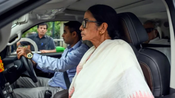 టీఎంసీలో పెను ప్రకంపనలు - 20 మంది ఎంపీల షాక్ - ఫిరాయింపుల చట్టం ఏం చెబుతోంది.?