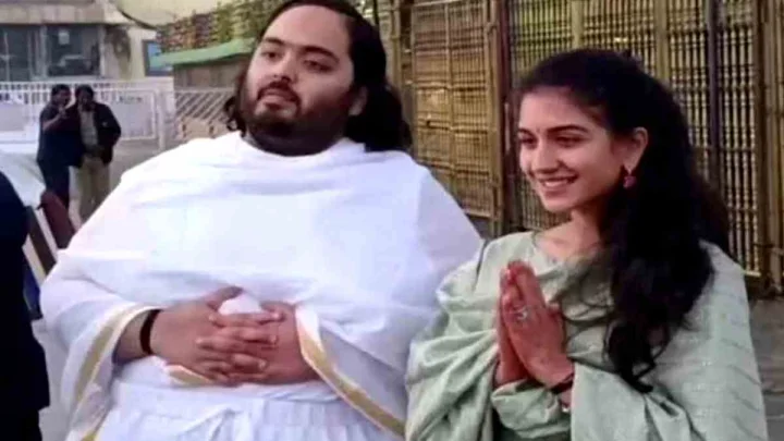 శ్రీవారి అభిషేక సేవలో అంబానీ ఫ్యామిలీ... సర్వదర్శనానికి 18 గంటలు (video)