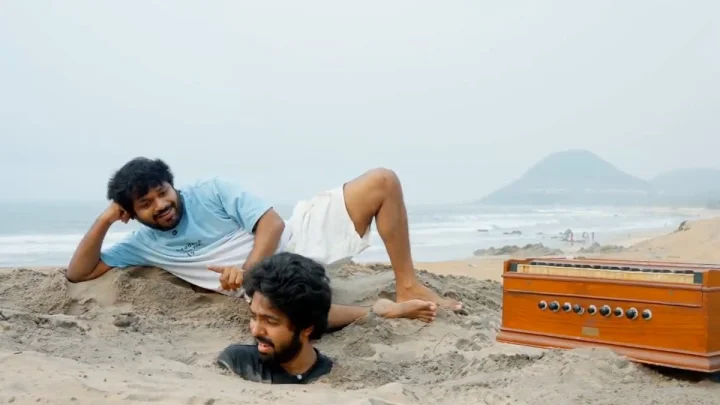 సుత్తి వీరభద్రం, బ్రహ్మి హాస్యభరితమైన బీచ్ ప్రోమోతో అనిల్ రావిపూడి ప్రయోగం