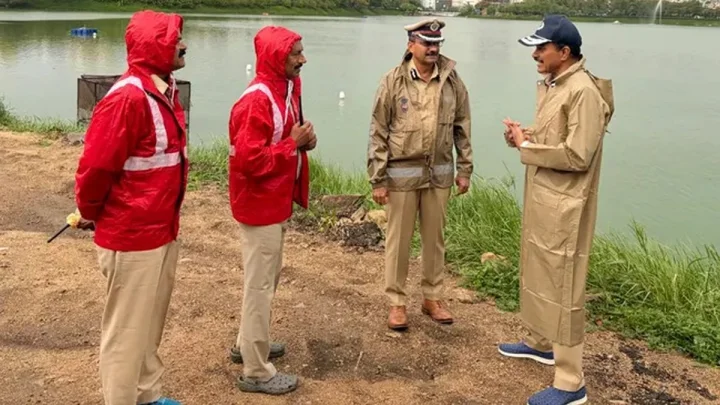 భారీ వర్షాలు కురుస్తున్నాయ్.. అప్రమత్తంగా ఉండండి : సీఎం రేవంత్ రెడ్డి