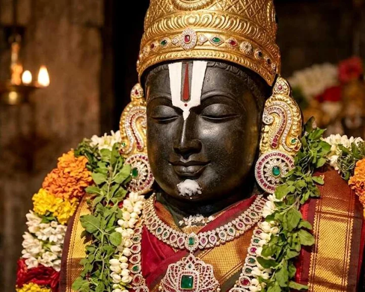 తిరుమల శ్రీవారి గడ్డానికి పచ్చకర్పూరం ఎందుకు రాస్తారు?