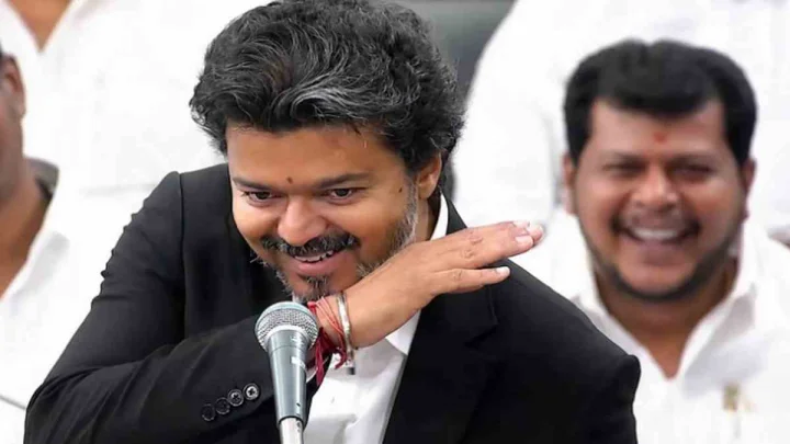 సోషల్ మీడియాలో వైరల్ అవుతున్న విజయ్ అసెంబ్లీ స్పీచ్.. ఆ సైగ..? (video)