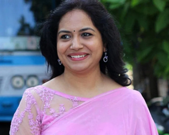 ఇండస్ట్రీలో చీకటి కోణాలు అనేకం.. మగాడు టచ్‌ చేయగానే ఆడపిల్లకి అర్థమైపోతుంది : సింగర్ సునీత