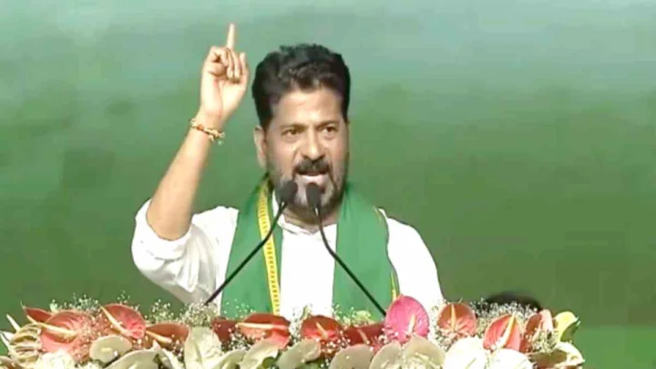కేటీఆర్, హరీష్ రావు ప్రైవేట్ ఆసుపత్రులకు రక్తాన్ని విక్రయించారు.. రేవంత్ రెడ్డి