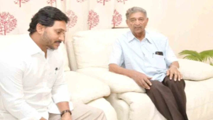 జగన్ పెదనాన్న వైఎస్ ఆనంద్ రెడ్డి మృతి... పులివెందులలో అంత్యక్రియలు