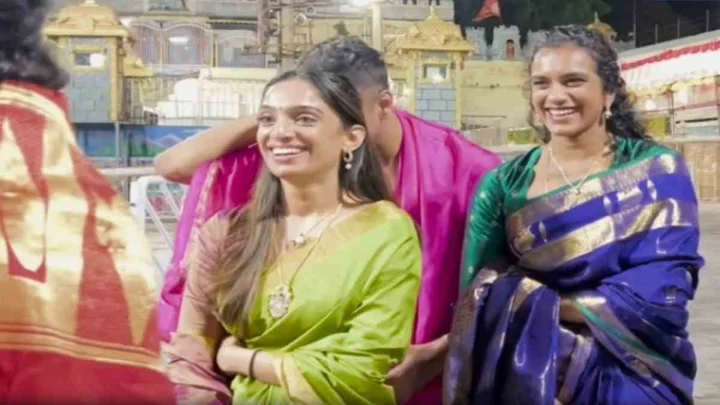 PV Sindhu: తిరుమల సుప్రభాత సేవలో పీవీ సింధు (video)