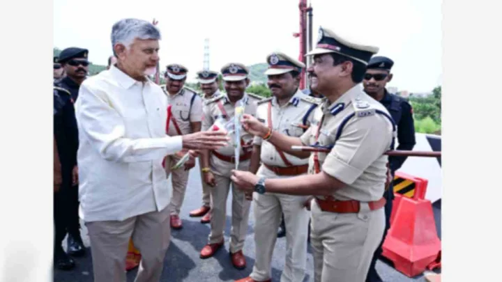 58 అత్యాధునిక అగ్నిమాపక వాహనాలను ప్రారంభించిన ఏపీ సీఎం