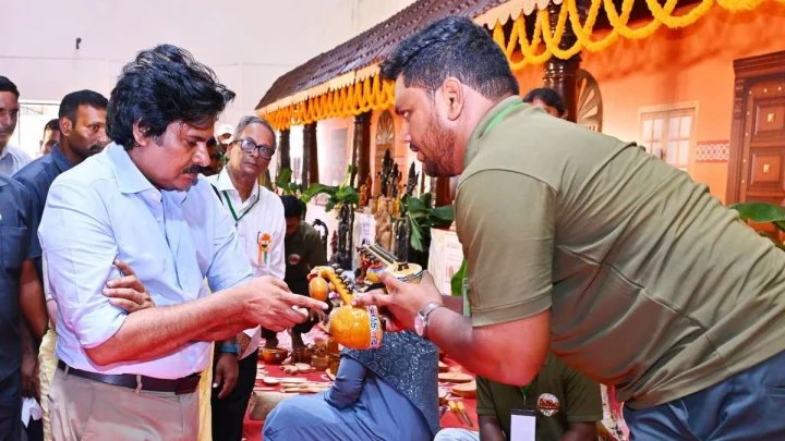 Pawan Kalyan, తీవ్రమైన జ్వరం, మళ్లీ భుజం నొప్పి వచ్చిందా, హుటాహుటిన హైదరాబాద్‌కి పవన్