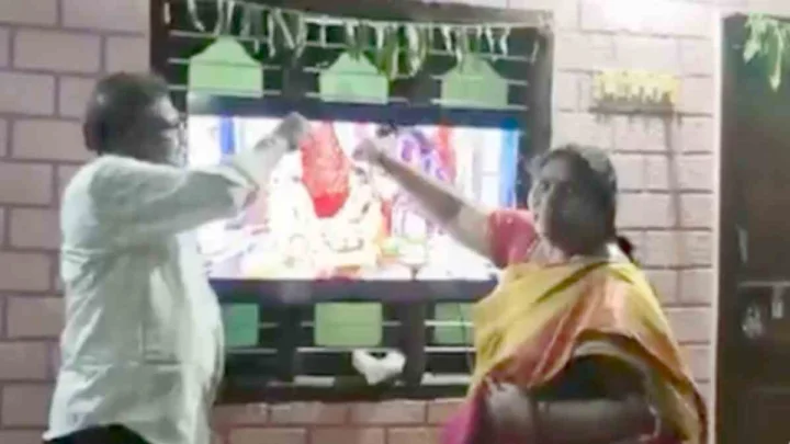 అమెరికాలో అమ్మాయి పెళ్లి.. సూర్యాపేటలో వీడియో కాల్ ద్వారా ఆశీర్వదించిన తల్లిదండ్రులు (video)