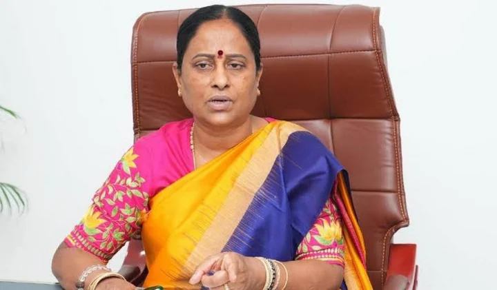 తెలంగాణ మంత్రివర్గం నుంచి కొండా సురేఖ బర్త్‌రఫ్