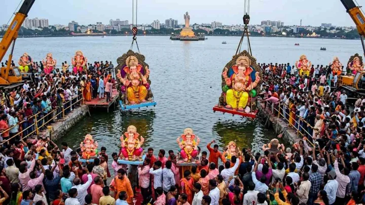 వినాయక నిమజ్జనం.. 24 గంటలూ అందుబాటులో 700 ప్రత్యేక బస్సులు