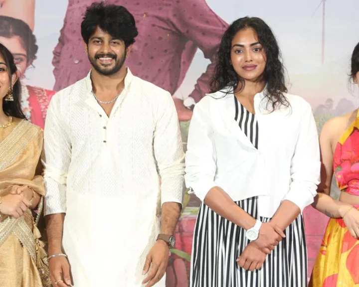 ప్రేమనే ఊరిలో సినిమాకు లాభాలు రావాలని కోరుకుంటున్నా - కామాక్షి భాస్కర్ల