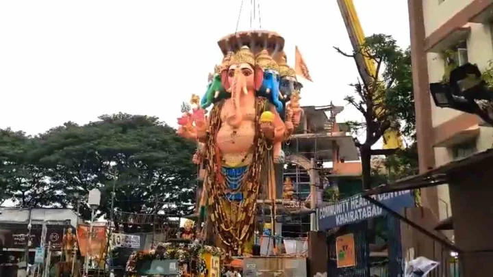 ఖైరతాబాద్, బాలాపూర్ గణేష్ శోభాయాత్ర ప్రారంభం.. (Videos)