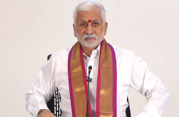 తీర్థం ఇస్తే తాగినట్టు నటిస్తూ వేళ్ల సందుల్లోంచి కిందకు వదిలేస్తారు : వైకాపా నేతలపై విజయసాయి ఫైర్ (Video) తీర్థం ఇస్తే తాగినట్టు నటిస్తూ వేళ్ల సందుల్లోంచి కిందకు వదిలేస్తారు : వైకాపా నేతలపై విజయసాయి ఫైర్ (Video)