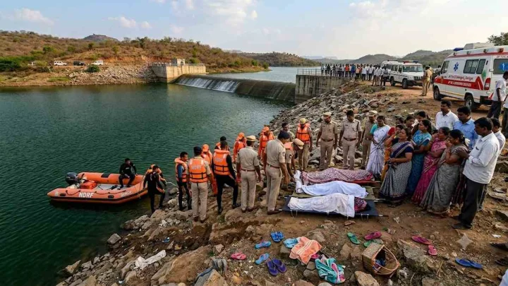 Gollapalli Reservoir: డ్యామ్లో మునిగి ఐదుగురు మహిళలు మృతి.. ఒకే కుటుంబానికి...? Gollapalli Reservoir: డ్యామ్లో మునిగి ఐదుగురు మహిళలు మృతి.. ఒకే కుటుంబానికి...?