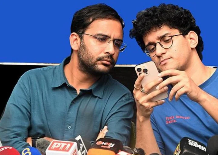 జైలు నుంచి విడుదలైన కాక్రోచ్ పార్టీ నేతలు - ఆ వెంటనే పోలీస్ నోటీసులు